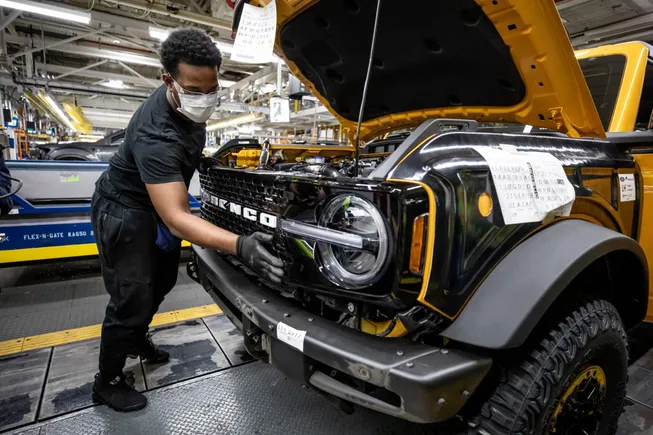 Ford redeploys hundreds to Michigan as it adjusts Bronco production