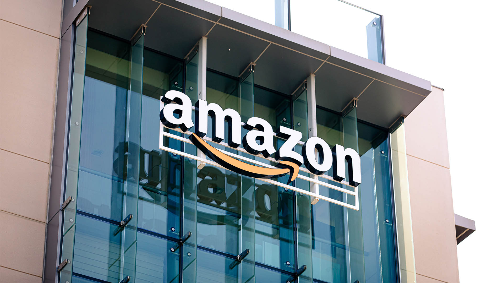 Amazon's third quarter beats forecasts thanks to AWS and the strength of announcements